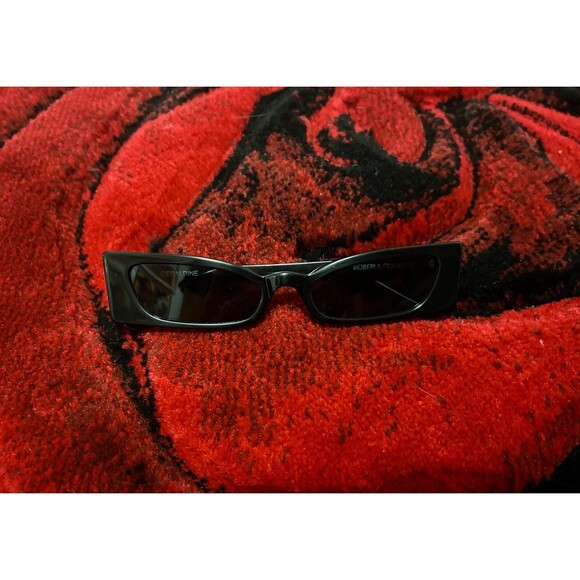 Robert & Fraud Geraldine Black Micro Sunglasses main image 7